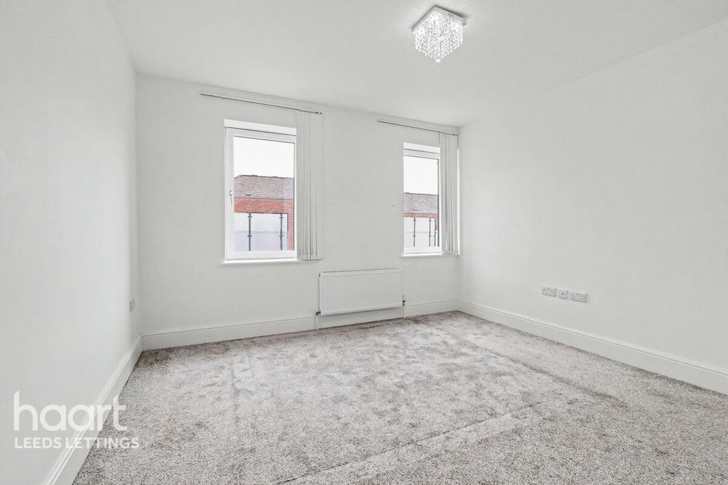House in Leeds, Leylands, Lovell Park - More