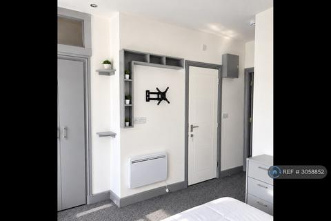 1 bedroom in a house share to rent, Oatlands Road, Enfield, EN3