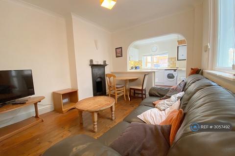 5 bedroom terraced house to rent