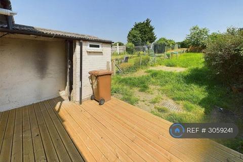3 bedroom semi-detached house to rent, Henniker Road, Ipswich, IP1