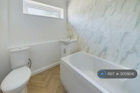 3 bedroom semi-detached house to rent, Henniker Road, Ipswich, IP1