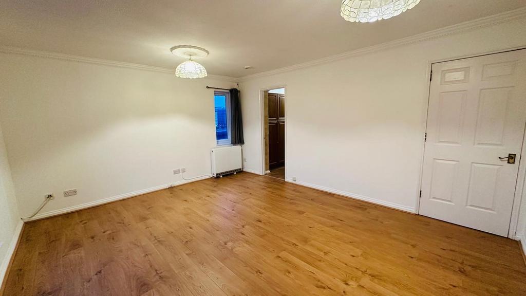 Apartment in Glasgow, The Waterfront, Kingston - View 5