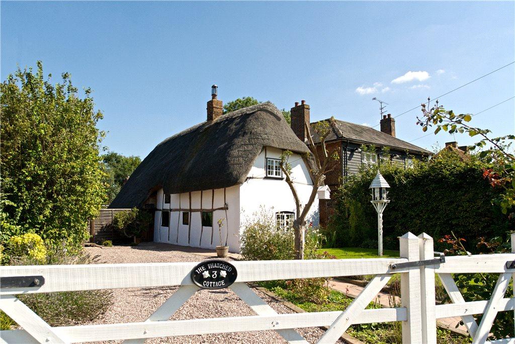 Risborough Road, Stoke Mandeville, Buckinghamshire, HP22 3 bed detached