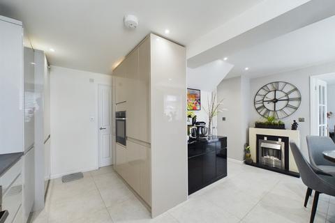 3 bedroom semi-detached house to rent, Bullbrook Drive, Bracknell, Berkshire, RG12