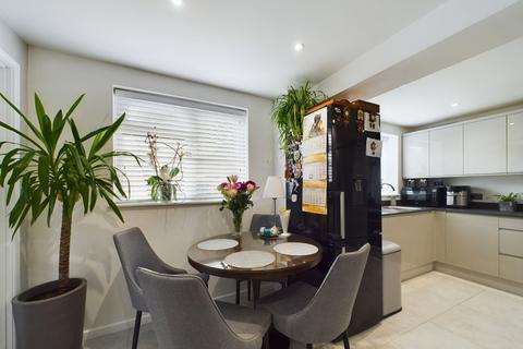 3 bedroom semi-detached house to rent, Bullbrook Drive, Bracknell, Berkshire, RG12