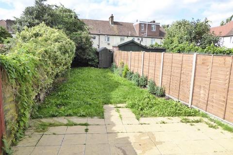 3 bedroom terraced house to rent, Steers Mead, Tooting Borders, CR4