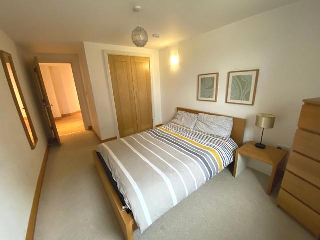 Apartment in Leeds, Warehouse Hill, Lovell Park - View 2