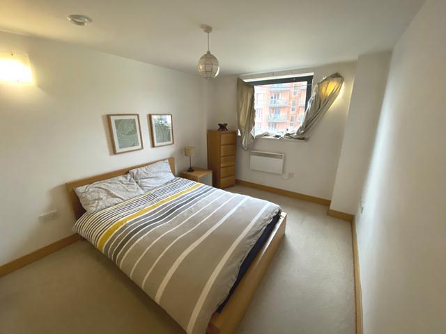 Apartment in Leeds, Warehouse Hill, Lovell Park - View 3