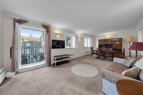 2 bedroom flat for sale, West Street, DA11
