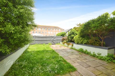 2 bedroom apartment to rent, Marine Parade Hythe CT21