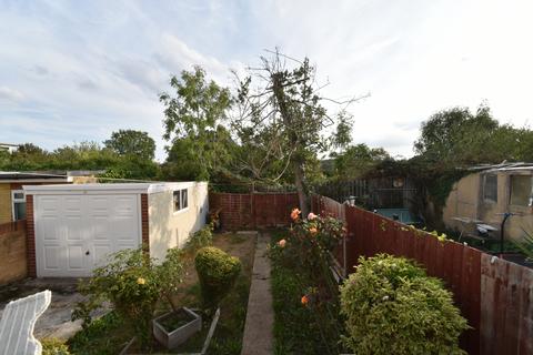4 bedroom semi-detached house for sale, Chestnut Grove, WEMBLEY, HA0