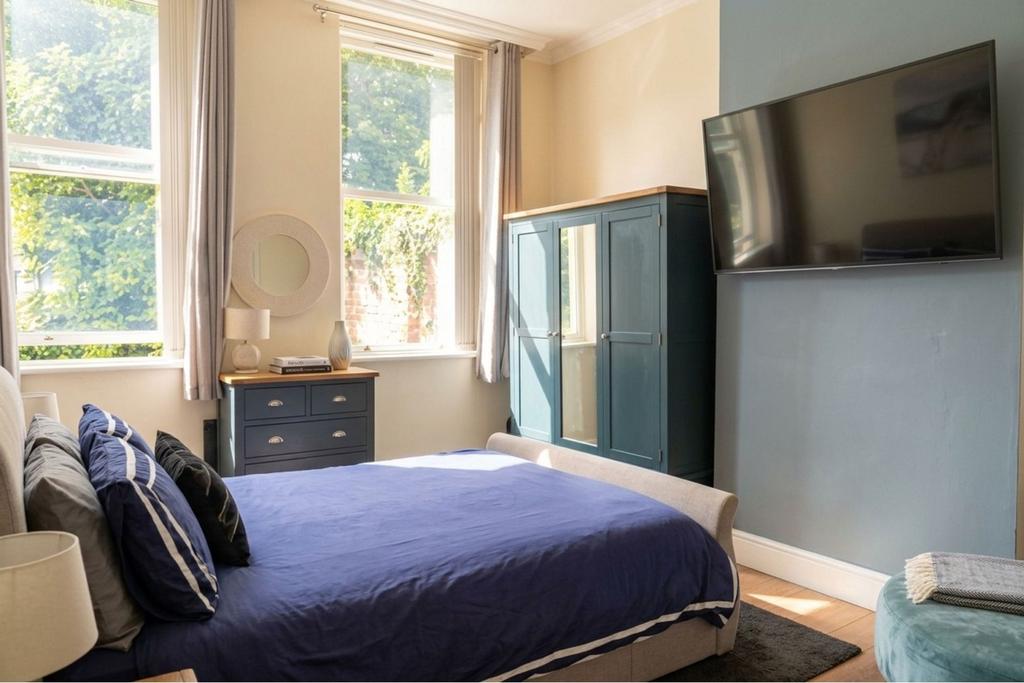 Apartment in Liverpool - More