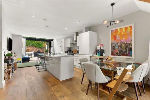 undefined, Queens Road, London SW14