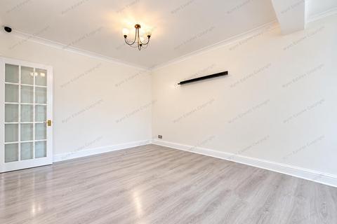 4 bedroom terraced house for sale, Burnham Gardens, Hounslow TW4