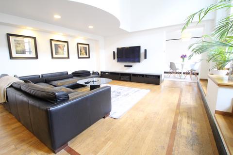 2 bedroom apartment to rent, Ingram Street, Glasgow, G1