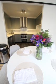 2 bedroom apartment to rent, Ingram Street, Glasgow, G1