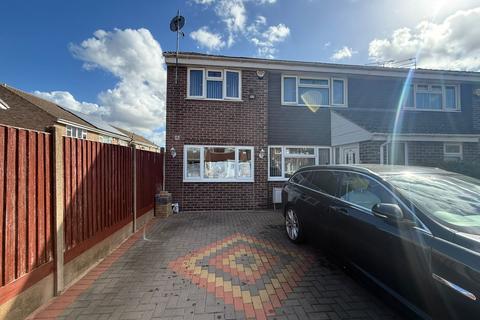 4 bedroom semi-detached house to rent, Silverstone Drive
