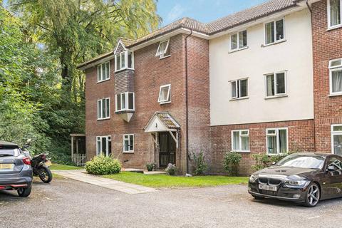2 bedroom flat for sale, Dickers Lane, Alton, Hampshire