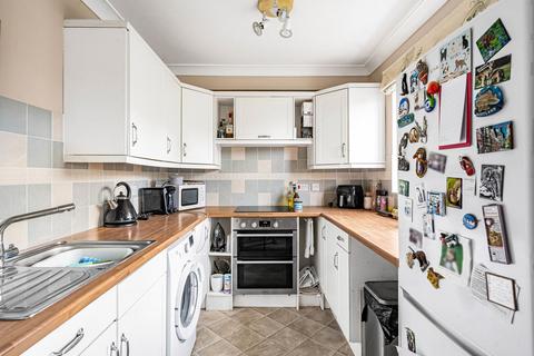 2 bedroom flat for sale, Dickers Lane, Alton, Hampshire