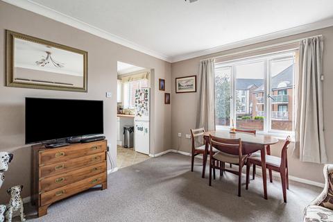 2 bedroom flat for sale, Dickers Lane, Alton, Hampshire