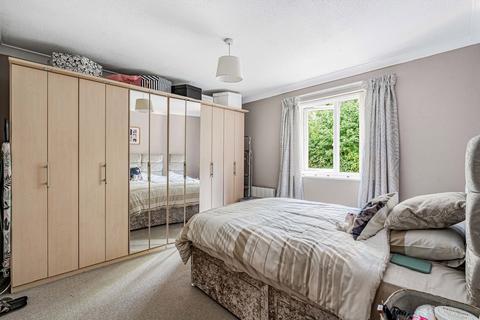2 bedroom flat for sale, Dickers Lane, Alton, Hampshire