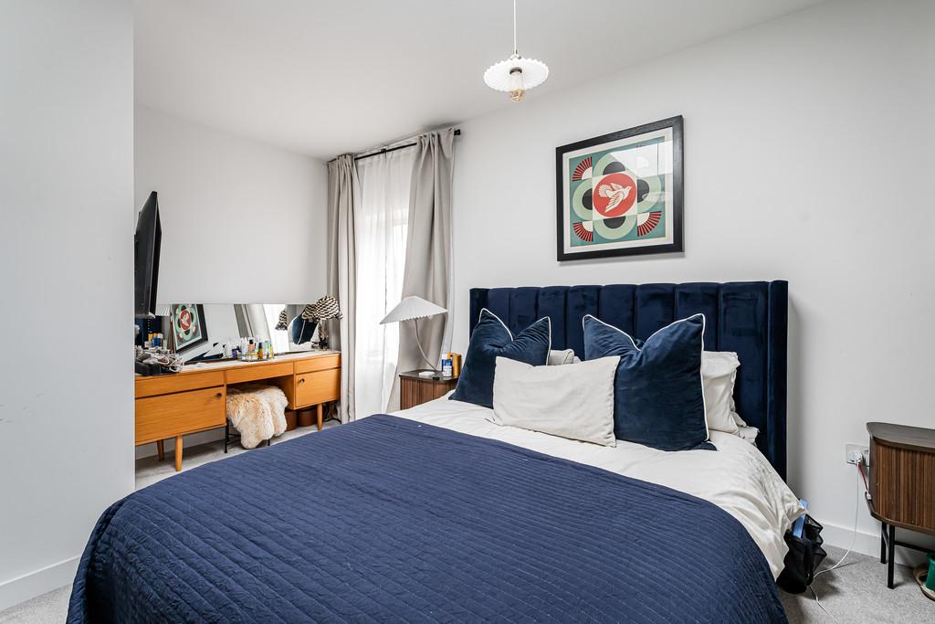Apartment in South Croydon - More