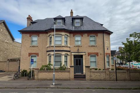 Studio to rent, Humberstone Road, Cambridge CB4