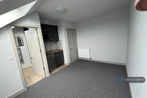4 bedroom terraced house to rent, Buxton Road, Thornton Heath, CR7