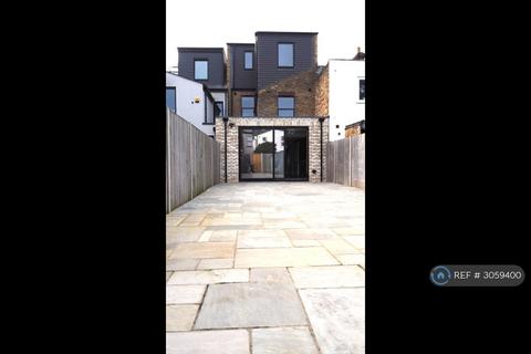 4 bedroom terraced house to rent, Buxton Road, Thornton Heath, CR7