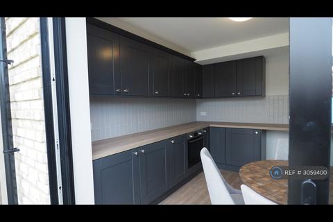 4 bedroom terraced house to rent, Buxton Road, Thornton Heath, CR7