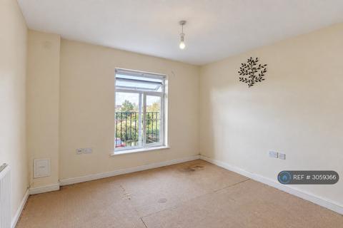 2 bedroom flat to rent, Blackthorn Road, Ilford, IG1
