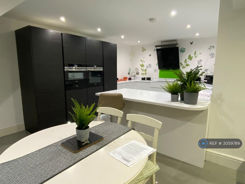 House in Carlton, Nottingham - View 2