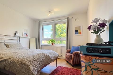 3 bedroom flat to rent, Philip Street, Eccles, Manchester, M30