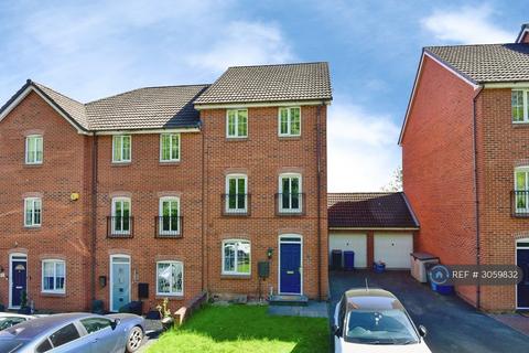 4 bedroom semi-detached house to rent, Valley View, Newcastle, ST5