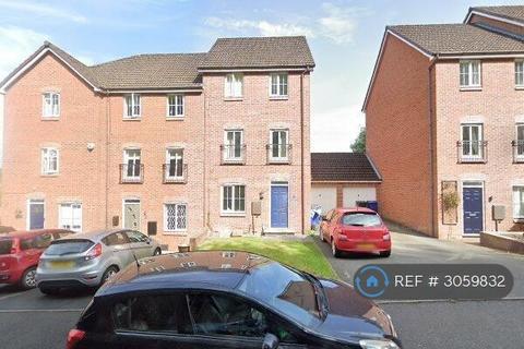 4 bedroom semi-detached house to rent, Valley View, Newcastle, ST5