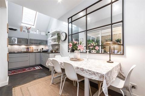 3 bedroom terraced house to rent, Curlew Street, London, SE1