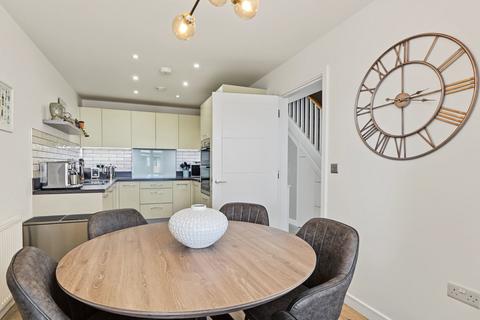 4 bedroom semi-detached house for sale, Manley Boulevard, Snodland ME6
