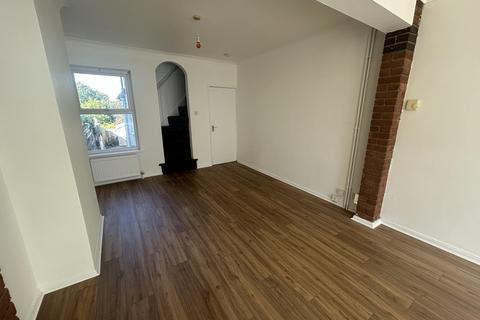 3 bedroom terraced house to rent, Alan Road, Suffolk IP3