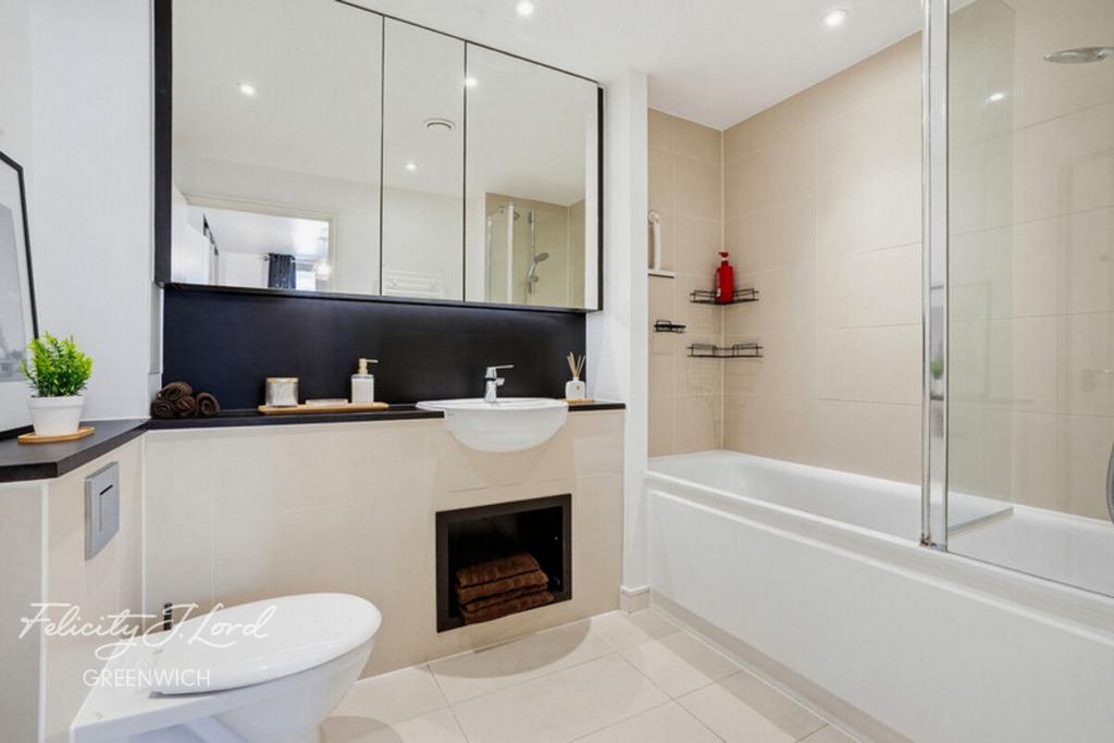 Apartment in LONDON - More