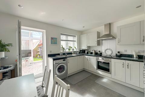 2 bedroom semi-detached house for sale, Thomas Avenue, Market Harborough LE16