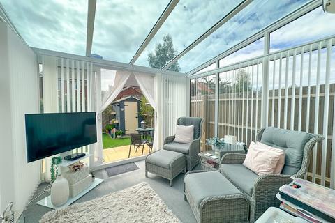 2 bedroom semi-detached house for sale, Thomas Avenue, Market Harborough LE16
