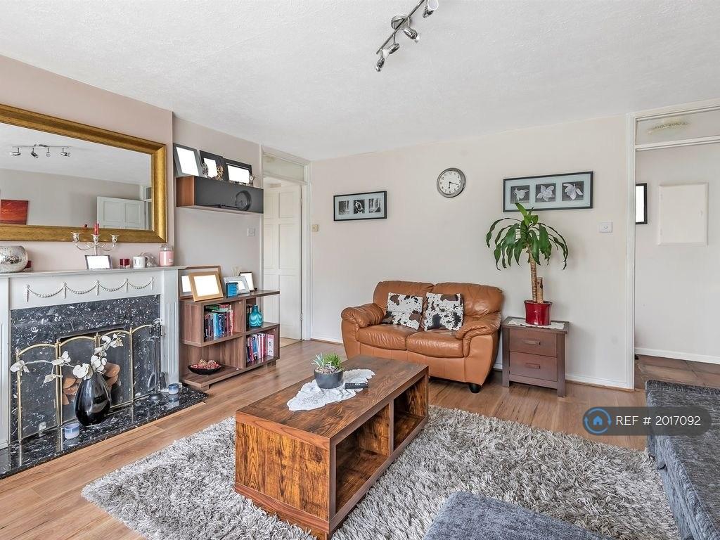 Apartment in Feltham - View 2