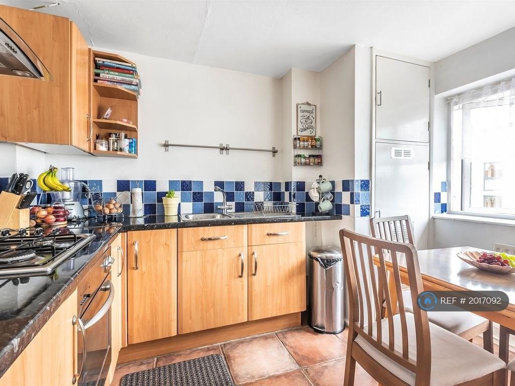 Apartment in Feltham - View 3