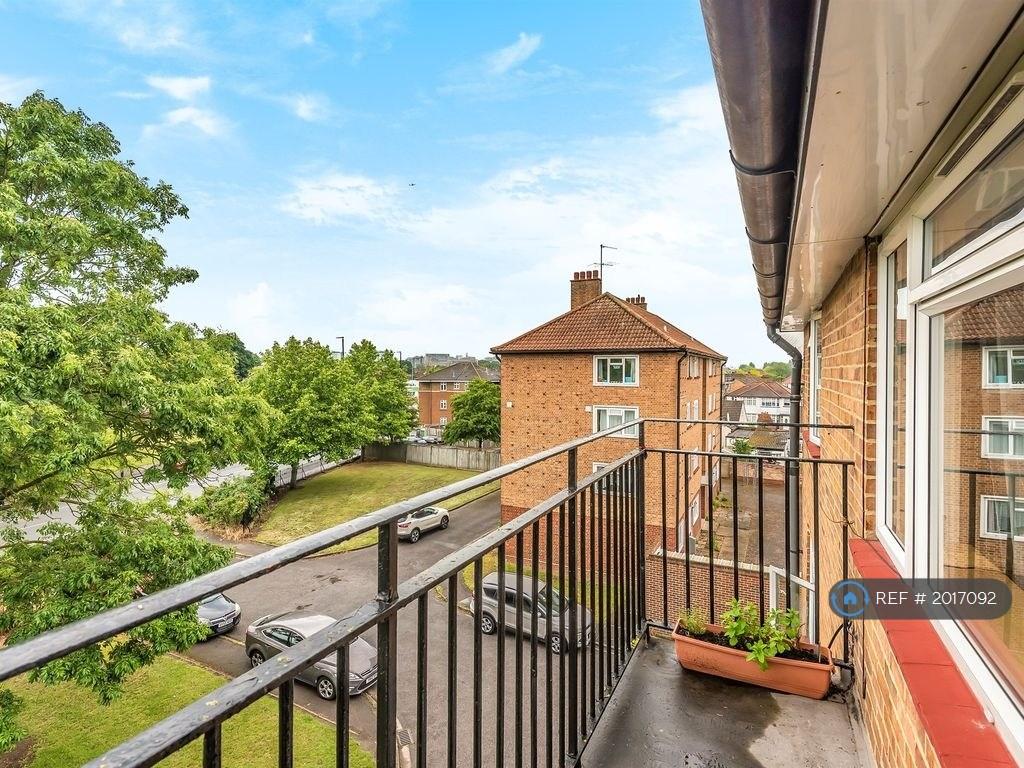 Apartment in Feltham - More