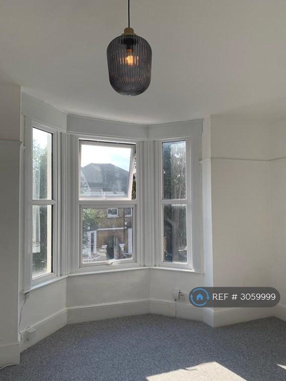 Apartment in South Croydon - View 2