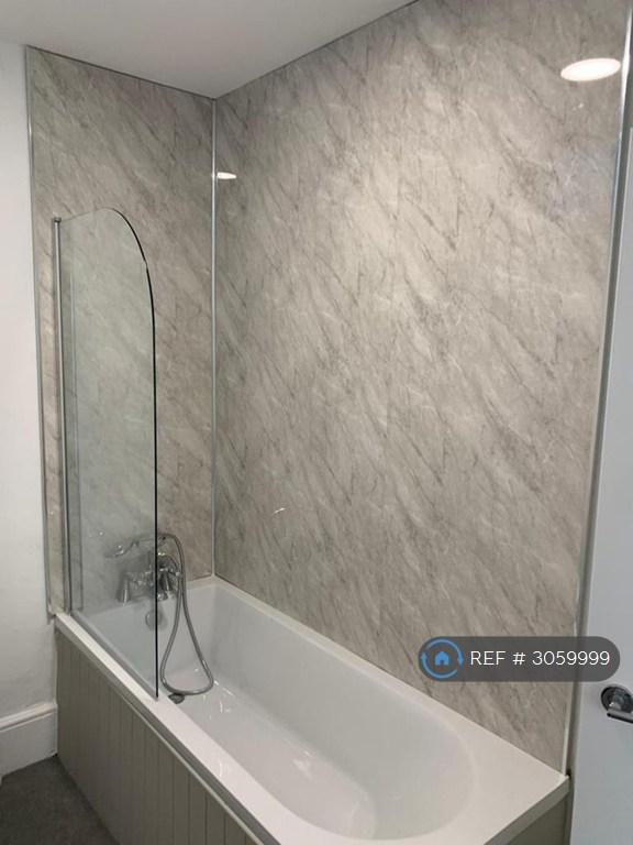 Apartment in South Croydon - View 5
