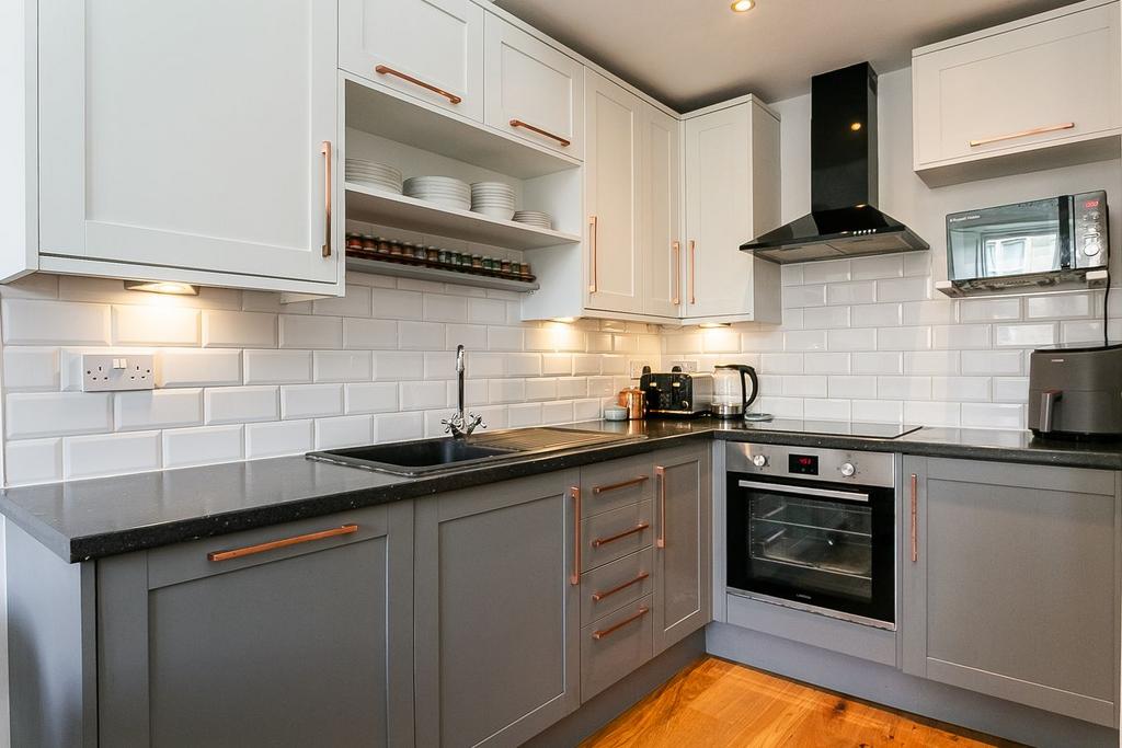 Apartment in Edinburgh - More