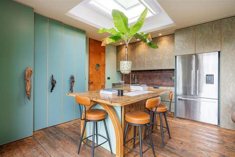 undefined, Wheatleys Eyot, Sunbury-On-Thames TW16