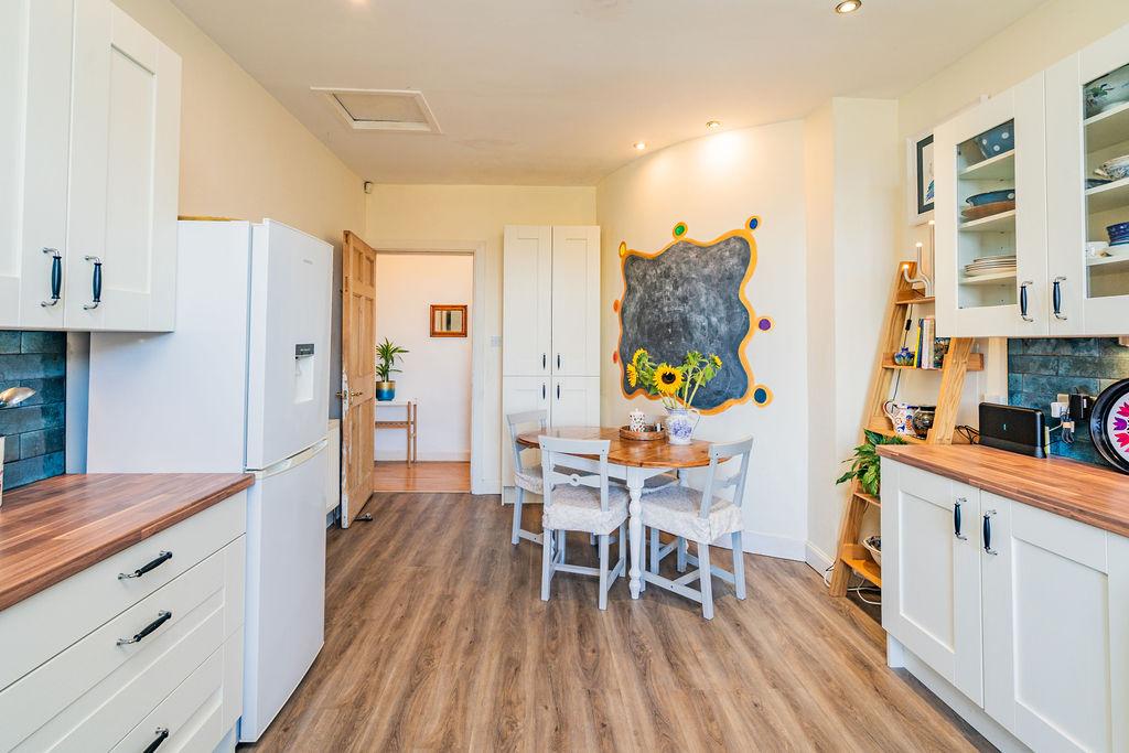 Apartment in Edinburgh - More