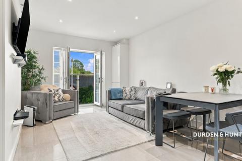 2 bedroom apartment for sale, High Road, Benfleet SS7